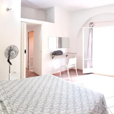 Apartment Bilocale Immerso Nel 16 *
